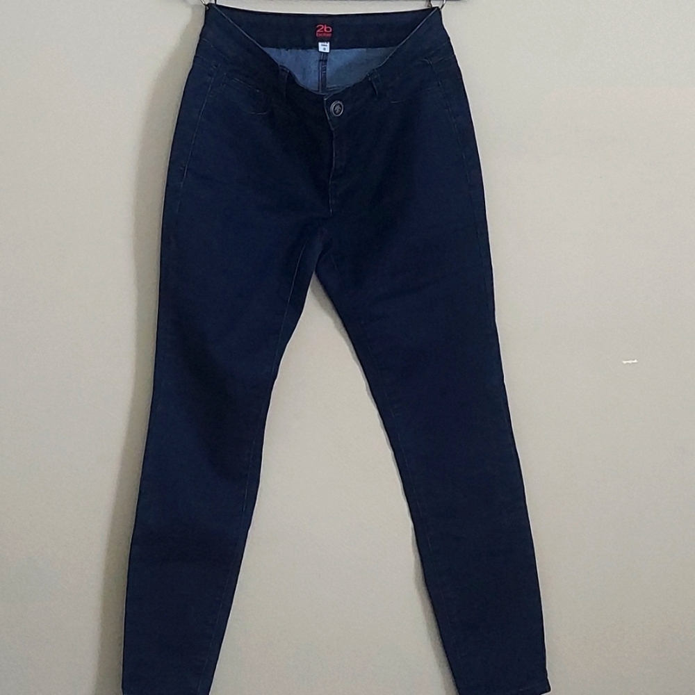 2B BEBE stretch dark wash skinny jean size 28
